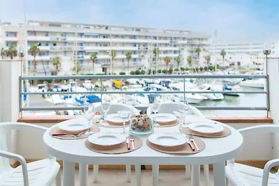 Apartment in Roses mit Blick auf den Kanal