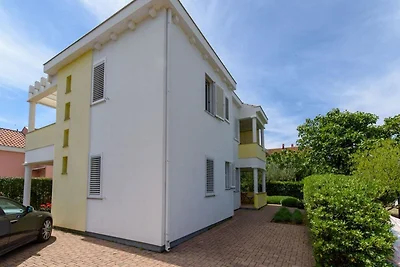 Geräumiges Apartment in Sukošan mit Balkon