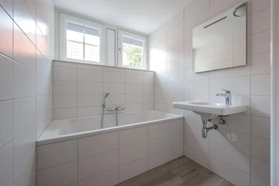 Stattliche Luxusvilla mit 4 Badezimmern, 1 km...