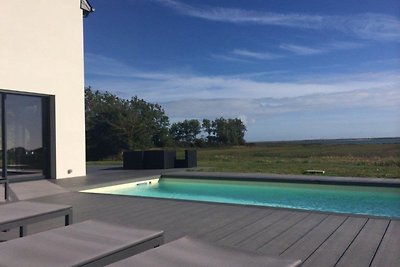 Modern vakantiehuis met privé zwembad