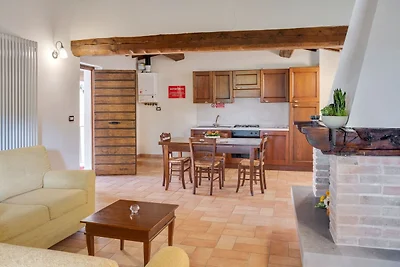 Appartamento in agriturismo con piscina e tan...