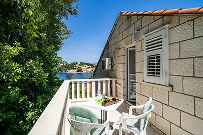 Apartments & Rooms Mara & Petrunjela - One Be...