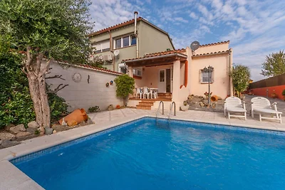 Spaziosa casa vacanze con piscina privata