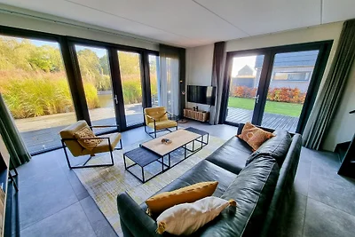 Watervilla in Balk bij Friese Meren