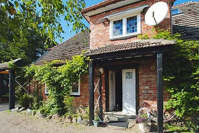 Backsteinhaus mit Garten und Spielplatz