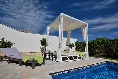Luxuriöse Villa mit Swimmingpool und Sauna