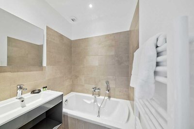 Kleine Villa mit eigenem Pool in Residenz Les...