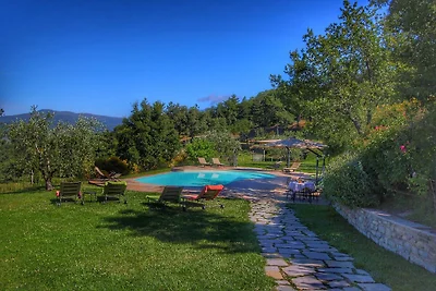Farmhouse in Loro Ciuffenna with swimming...