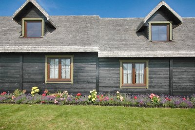 Gemütliches Cottage in Cisowo mit Garten