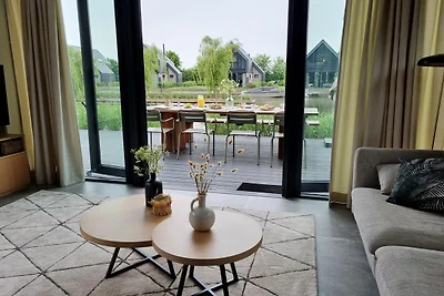 Villa in Balk mit Steg