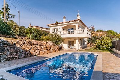 Lovely Villa in L'Escala with Private Swimmin...