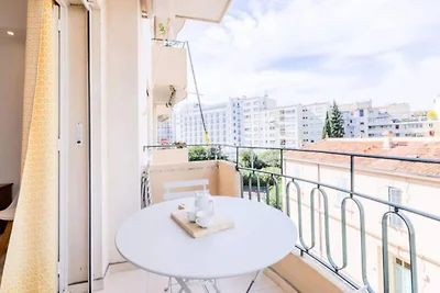 Stilvolle 2-Zimmer-Wohnung mit Balkon, 3 Minu...