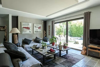 Villa in Juan-les-Pins mit Pool und Whirlpool