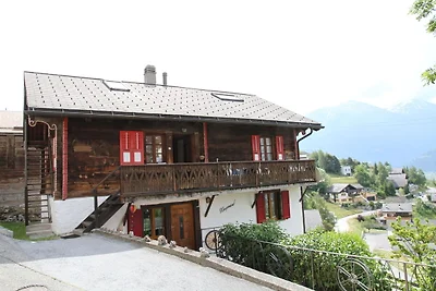 Boutique-Ferienwohnung im Wallis mit Balkon