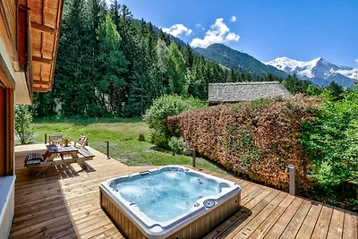 Stylish Chalet with Hot Tub in Peaceful Area