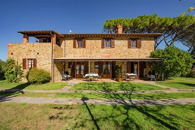 Agriturismo con A/C, terrazza e piscina