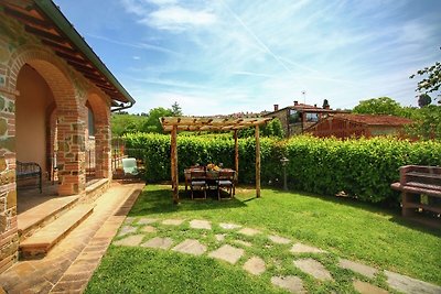 Luxuriöses Ferienhaus in Lucignano mit Pool