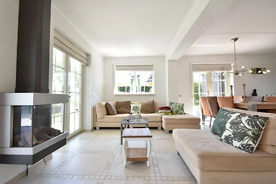 Attraktives Ferienhaus in Oude mit Garten
