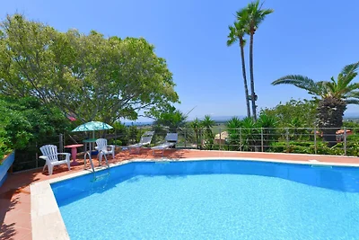 Villa mit Privatpool Naehe Terrauzza