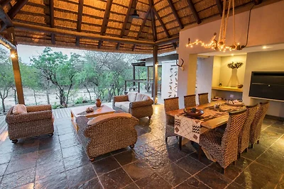 Luxusvilla Karibu mit Swimmingpool am Fluss i...