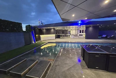 Familienvilla mit Pool in der Nähe von...
