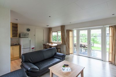 Modern chalet met afwasmachine, gelegen in bo...