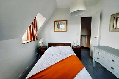 Haus in Trégastel in der Nähe der rosa...