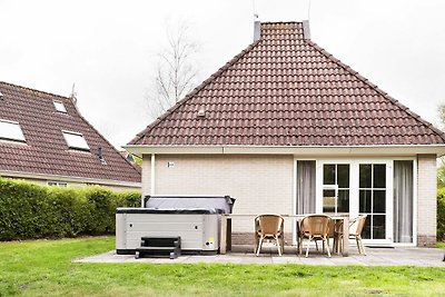 Nette vakantiewoning met buitenspa en sauna