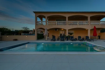 Apartment Holiday House Diana