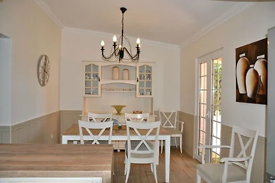 Villa in einer ruhigen Gegend mit privatem Po...