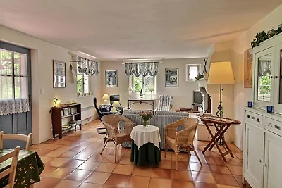 Moderne Villa mit Swimmingpool in Salernes...