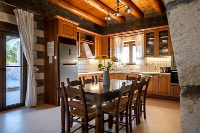 Charmante Familienvilla mit Pool in Koxare