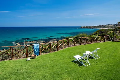 Elegante casa vacanze a Cefalù con giardino