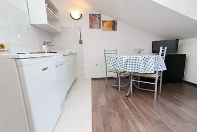 Apartments Karbuni By The Sea - One Bedroom a...