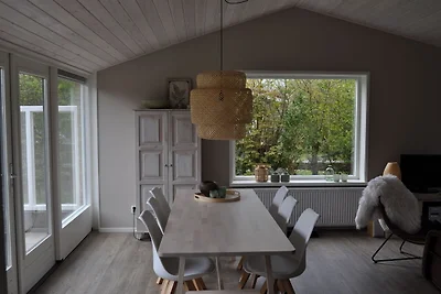 Geräumiges Ferienhaus in Friesland am Wald
