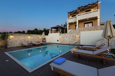 Wunderschöne Villa mit Swimmingpool in Roupes