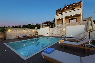 Villa in Arkadi mit Pool & Meer in der Nähe