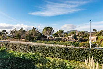 Appartamento a Saint-Raphael con balcone