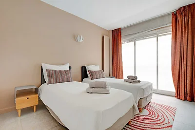 Außergewöhnliche 3-Zimmer-Wohnung mit 6 Bäder...