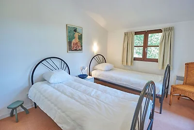 Villa in una riserva naturale con castello