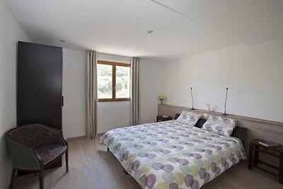 Villa in Roquebrun mit Pool und Terrasse