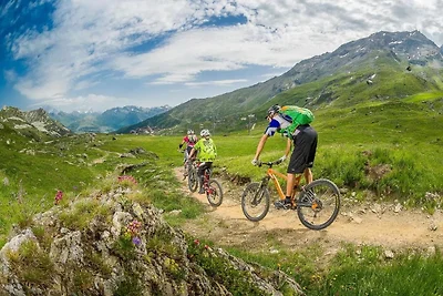 Wohnung in Doucy mit Bergblick