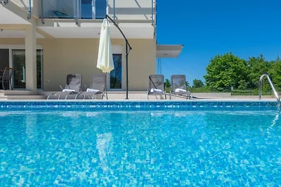 Villa in Labin mit Schwimmbecken