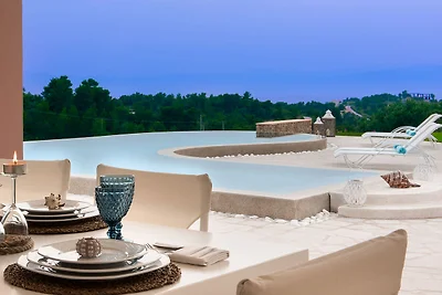 Villa auf dem Peloponnes mit Pool