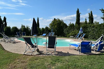 Pittoresco agriturismo con piscina a Vinci