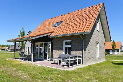 Huis met sauna en bubbelbad, 700 m.