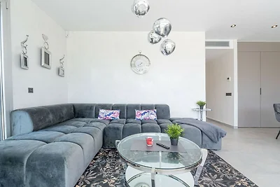 Luxe appartement met 3 slaapkamers en zwembad