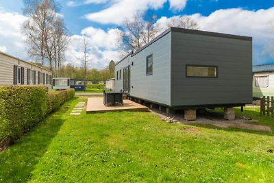 Geräumiges Mobilheim mit Terrasse in Erezée