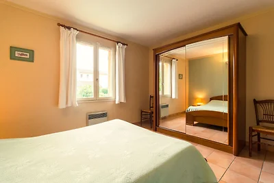 Casa Vacanze a Noves con Piscina