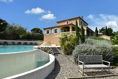 Graziosa villa con piscina a...